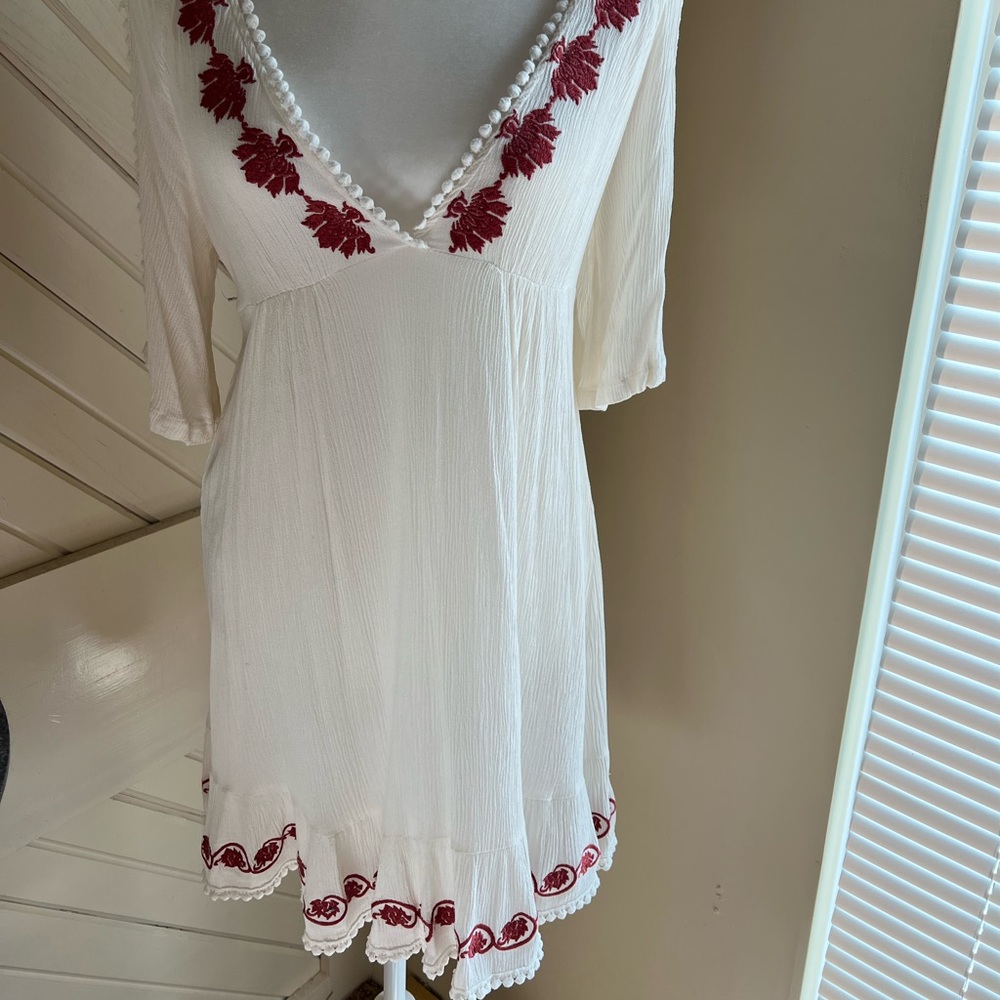 Beyond The Radar, new sz 4-6 embroidered gauze dress, deep v, split sleeves.